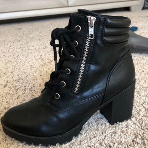 Never worn before boots with heel